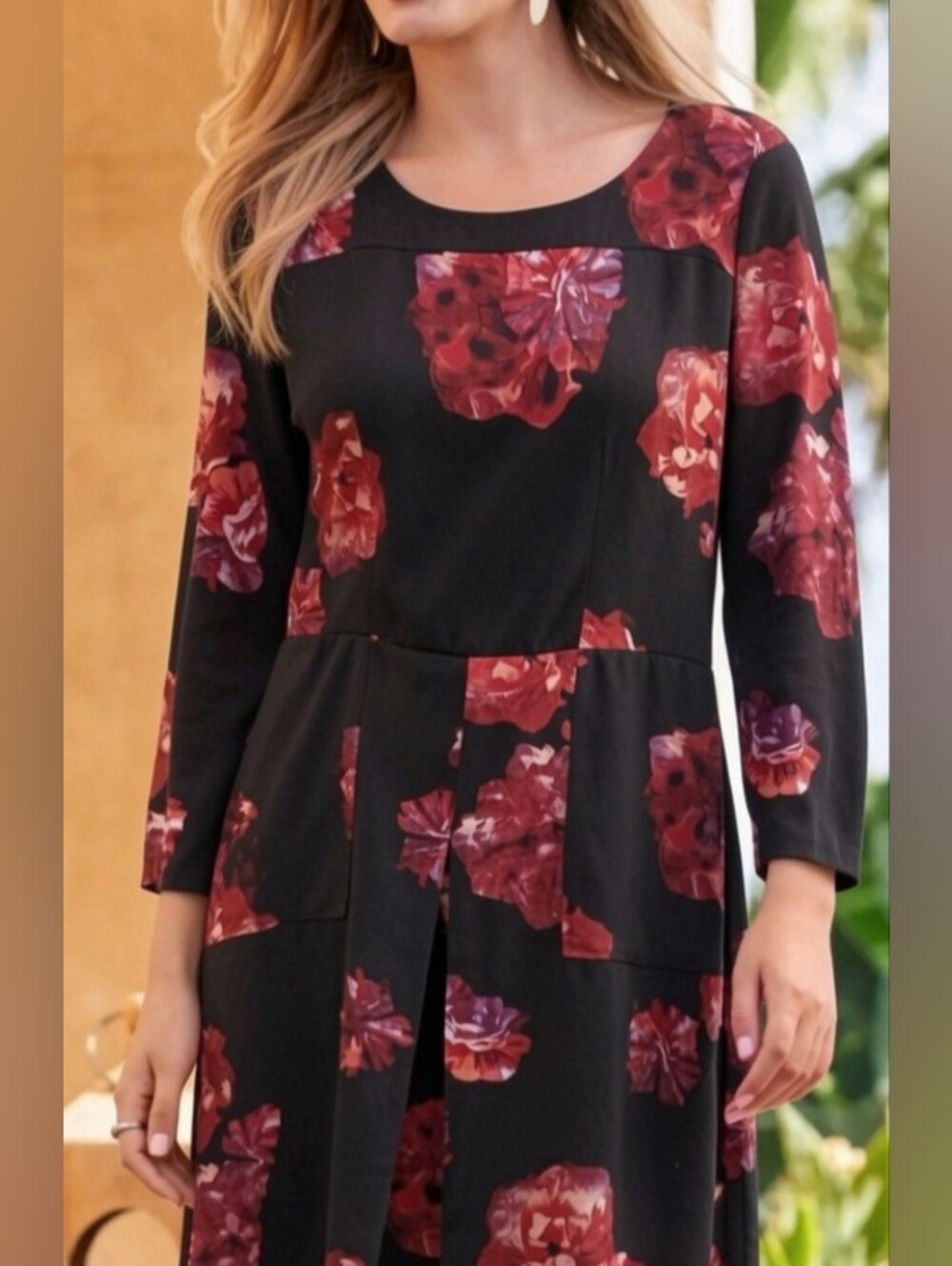 Covington career occasion dress. Size8. Black/red